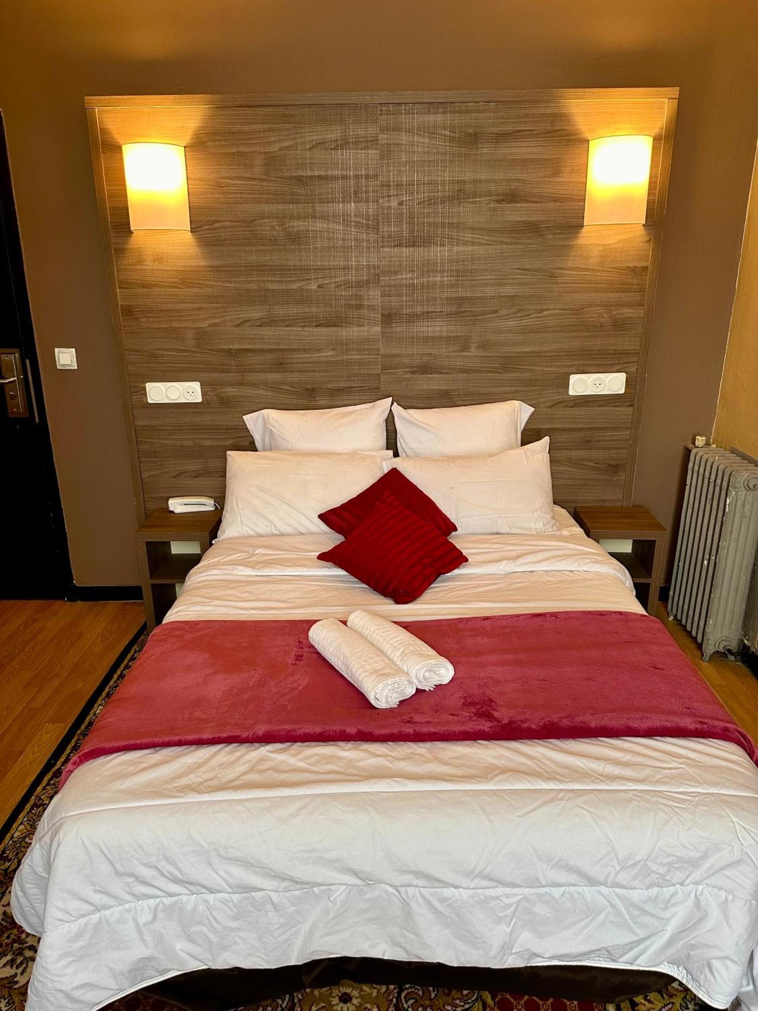 Hotel Victor Hugo Clamart Ngoại thất bức ảnh